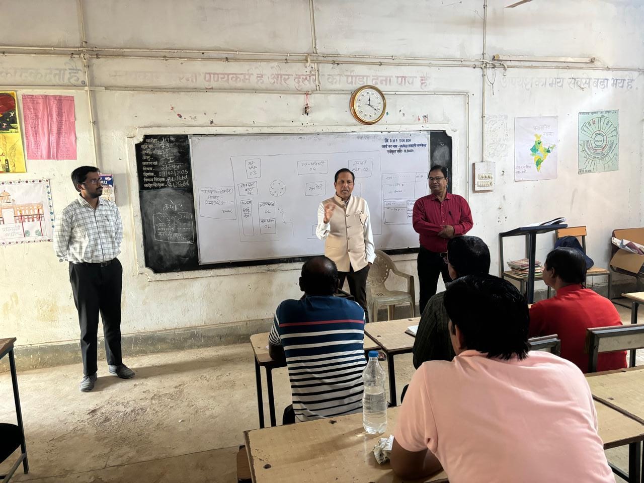 कलेक्टर धर्मेश साहू ने प्रशिक्षण में मतदान दल को निष्पक्ष निर्वाचन कराने के निर्देश…