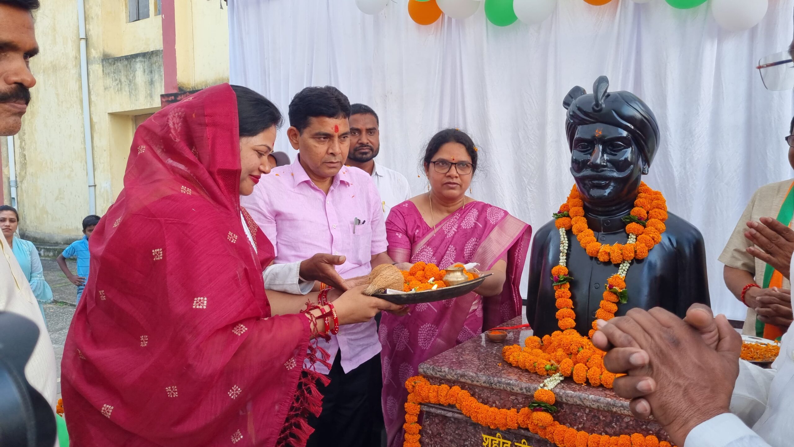 उच्च शिक्षा मंत्री टंकराम वर्मा ने बिलाईगढ़ के शहीद वीर नारायण सिंह कॉलेज में वीरनारायण सिंह की प्रतिमा का अनावरण किया…