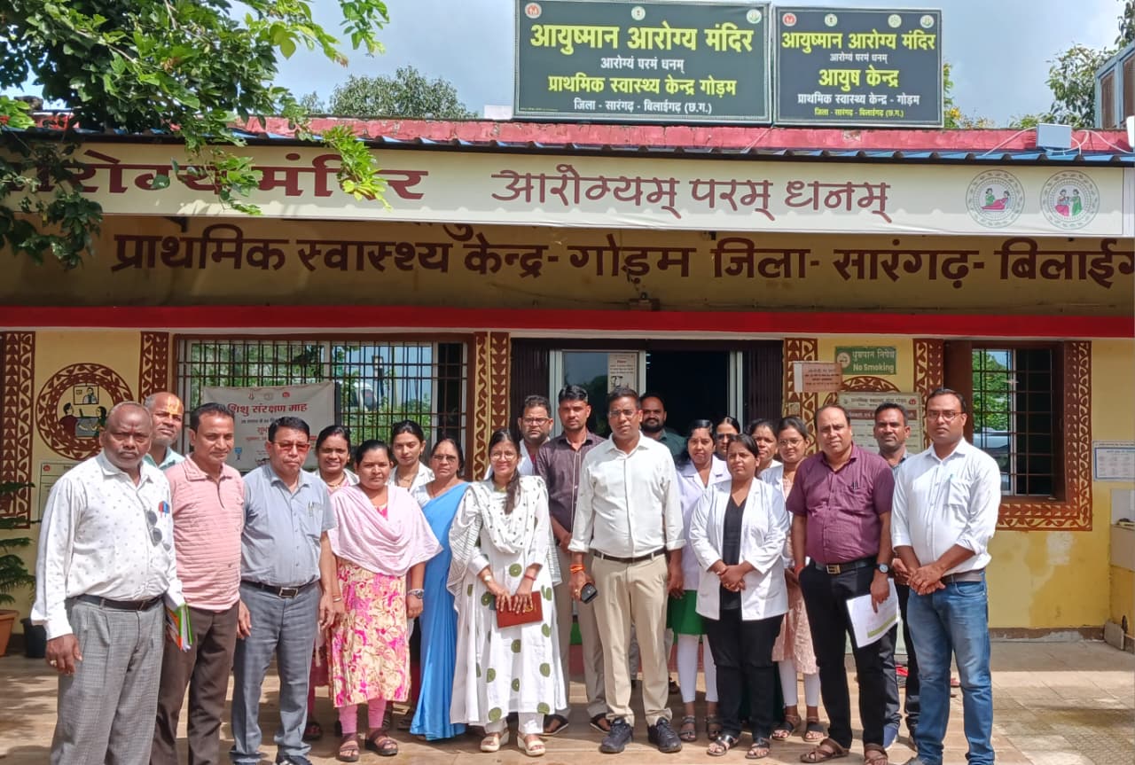 कलेक्टर डॉ संजय कन्नौजे ने प्राथमिक स्वास्थ्य केंद्र गोडम का किया आकस्मिक निरीक्षण…